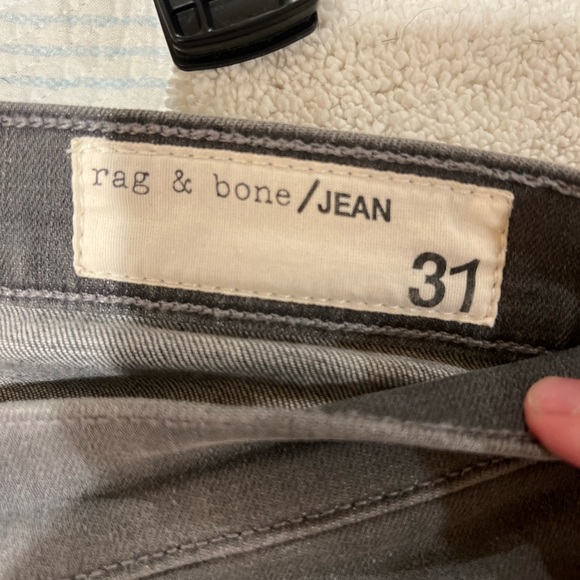 Rag & Bone Buxton wash, skinny, low rise, jean. Size 31. Very stretchy. - Picture 3 of 6